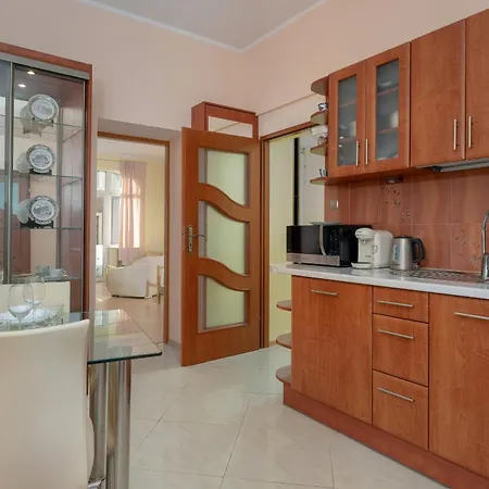 Swiety Marcin Elegant By Renters *